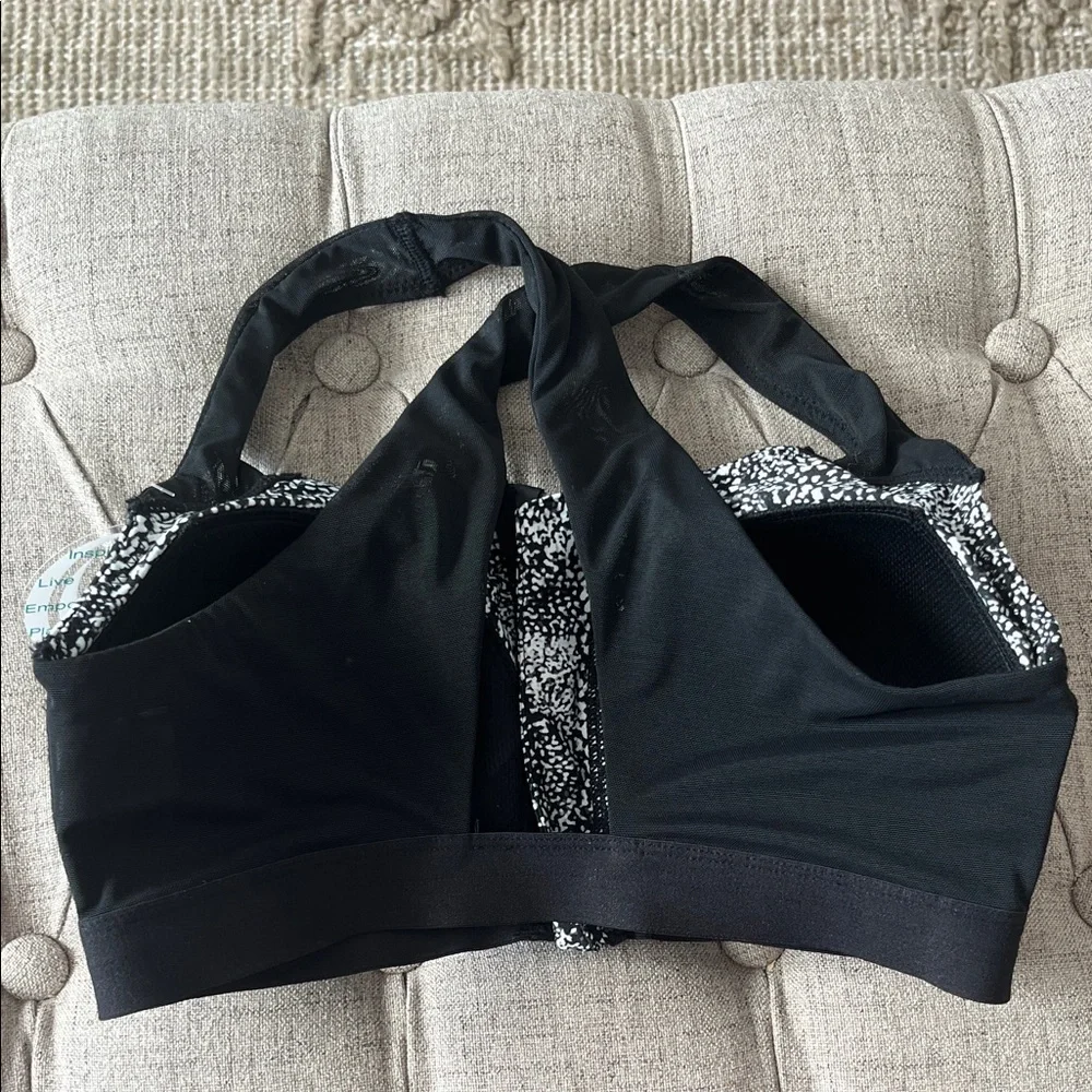 Half Moon Modern Movement Mesh Yoga Sport Bra NEW